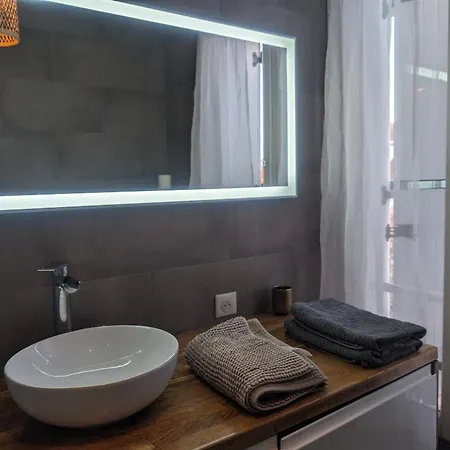 Appartement Escapade A 2 Ou En Petit Groupe Equipe Quartier Residentiel Calme Rer Direct Parfait Pour Teletravail Et Detente